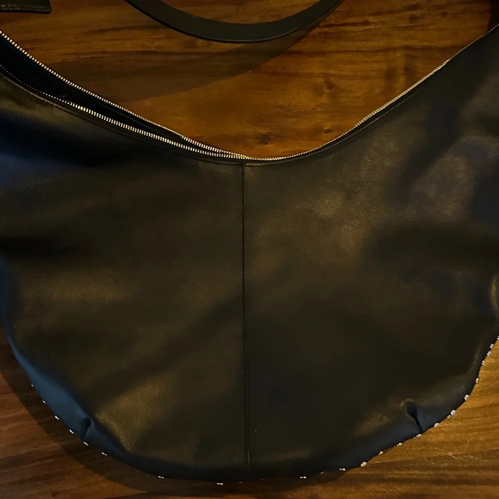 Madewell Essential Curve Shoulder Bag - Picture 8 of 10